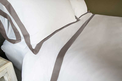 Contrast Border Linens