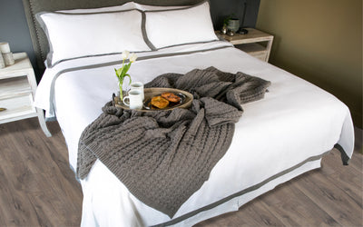 Contrast Border Linens