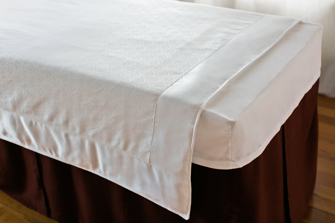 White Fleur De Lis Jacquard Spa Comforter